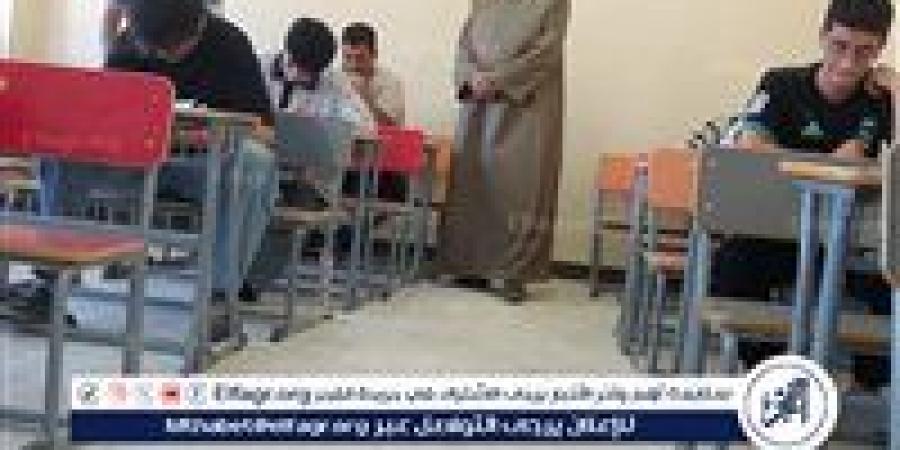 طلابا لثانوية الأزهرية بمطروح يستأنفون الامتحانات بمادة «الفيزياء» بعد إجازة عيد الأضحى - هرم مصر