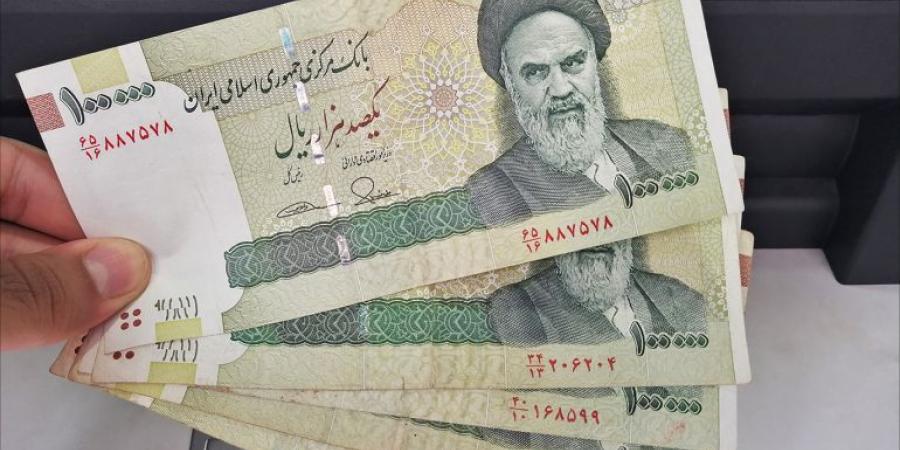 قلق بالأسواق الإيرانية بعد ضربات إسرائيلية والتومان يهوي ومخاوف من تصعيد طويل - هرم مصر