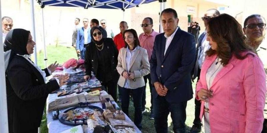رئيس الوزراء يتفقد مشروع ”كتابك” الثقافي بقرية زاوية صقر بمحافظة البحيرة - هرم مصر