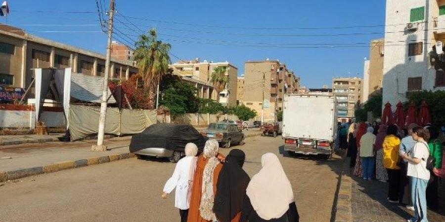 بدء توافد طلاب الثانوية العامة بالقليوبية على لجان الامتحانات - هرم مصر