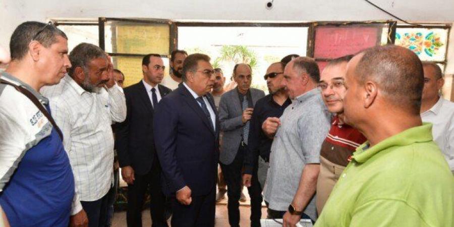 محافظ الدقهلية يتفقد لجان امتحانات الثانوية العامة ويؤكد توفير كافة سبل الرعاية للطلاب - هرم مصر