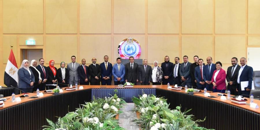  وزيرا الصحة والشباب يعقدان لقاءً موسعًا مع لجنة السكان بنموذج محاكاة مجلس الشيوخ  - هرم مصر