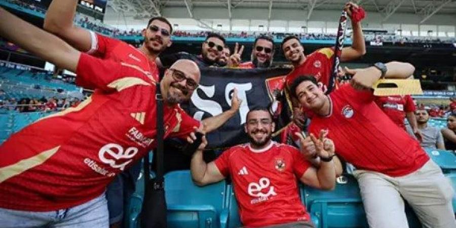 مع بداية المباراة .. جماهير الأهلي تتألق وتدعّم الفريق بقوة أمام إنتر ميامي - هرم مصر