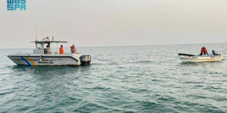 حرس الحدود بمنطقة مكة المكرمة ينقذ مقيمًا مصريًا من الهلاك في عرض البحر - هرم مصر