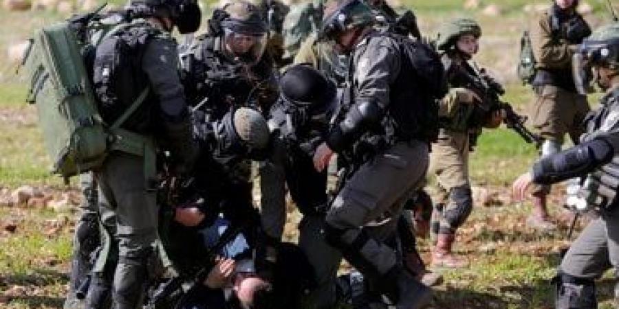 الاحتلال الإسرائيلى يعتقل مواطنين بينهم سيدة بمداهمات بالضفة الغربية - هرم مصر