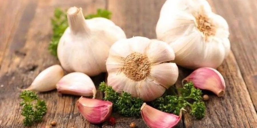 3 مشاكل صحية تزول نهائيا عند تناول الثوم نيئا يوميا - هرم مصر