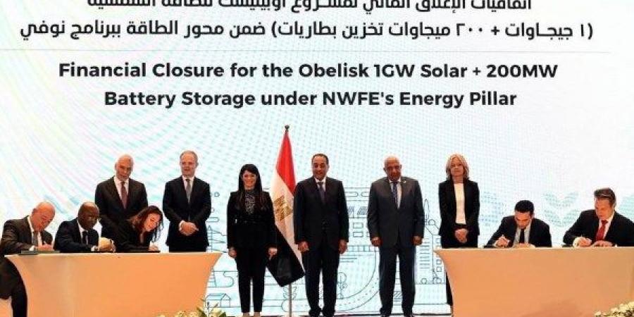 مؤسسات التمويل الدولية تدعم مشروعًا رائدًا للطاقة الشمسية وتخزين البطاريات بمصر - هرم مصر
