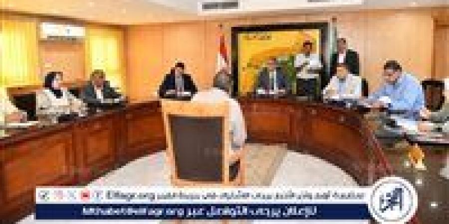 خلال اللقاء الدوري لخدمة المواطنين.. محافظ الفيوم يوجه بتوفير مساعدات مالية وطبية ومعاشات للأسر الأولى بالرعاية - هرم مصر
