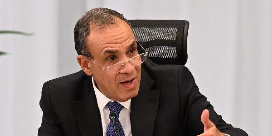 عبدالعاطي يعقد اجتماعًا مع قيادات الوزارة لشئون المصريين بالخارج - هرم مصر