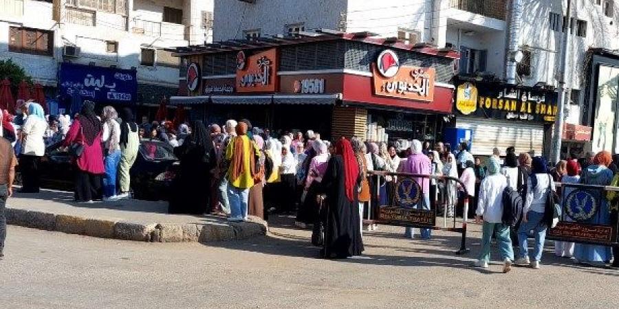 توافد طلاب الثانوية العامة بالقليوبية لأداء امتحان اللغة الأجنبية الثانية - هرم مصر