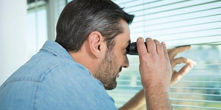 أريد التوبة من تتبع عورات الناس فماذا أفعل؟.. الإفتاء تجيب - هرم مصر