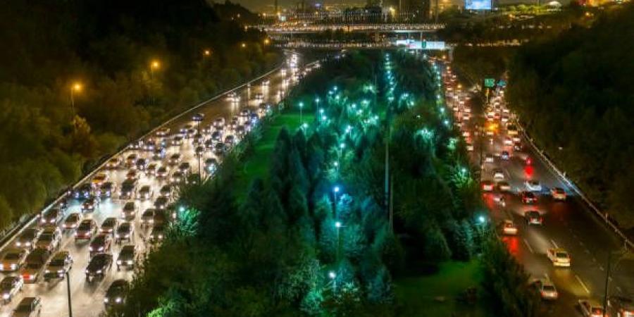 بعد تحذير ترامب بسرعة الإخلاء.. الاف الايرانيين يهربون من طهران | صور - هرم مصر