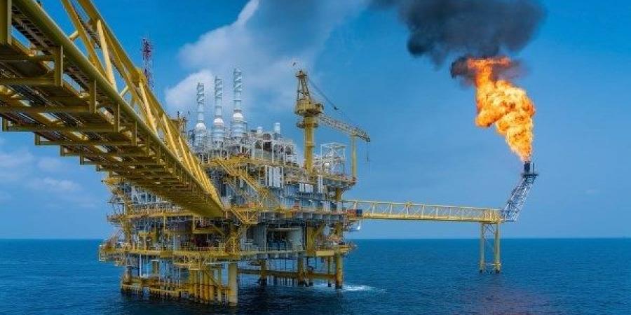 أستاذ بترول: أسعار النفط والغاز مرتبطة بالحروب - هرم مصر