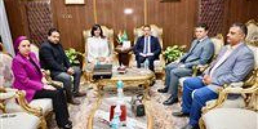 محافظ المنوفية يستقبل السفيرة نبيلة مكرم على هامش اطلاق القافلة التنموية الشاملة بالشهداء - هرم مصر