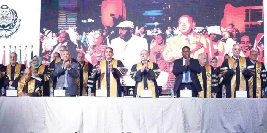 سفير السودان يشهد تخرج الأحفاد ”شهادة حية” بالأكاديمية العربية بالعلمين - هرم مصر