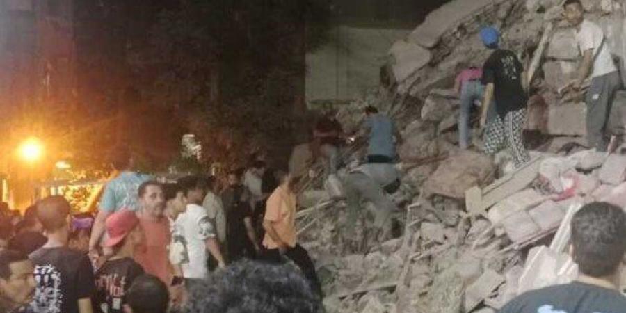 انهيار عقار مكون من 5 طوابق في السيدة زينب.. وأنباء عن وجود مصابين - هرم مصر