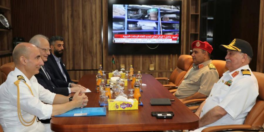التميمي والصابر يبحثان مع السفير اليوناني سبل التعاون العسكري في بنغازي - هرم مصر