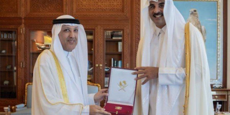 أمير قطر يمنح سفير الكويت في الدوحة وسام (الوجبة) - هرم مصر