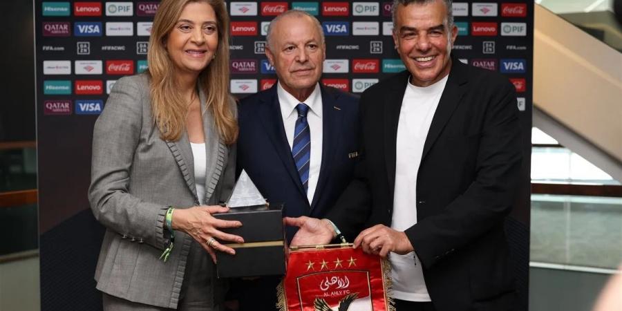 مرتجي يُجسد روح الاحترام.. تبادل دروع بين الأهلي وبالميراس قبل موقعة ميتلايف - هرم مصر