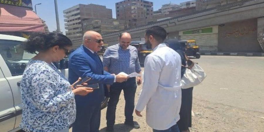 مدير صحة القليوبية يتفقد سير العمل بحملة طرق الأبواب بشبرا الخيمة - هرم مصر