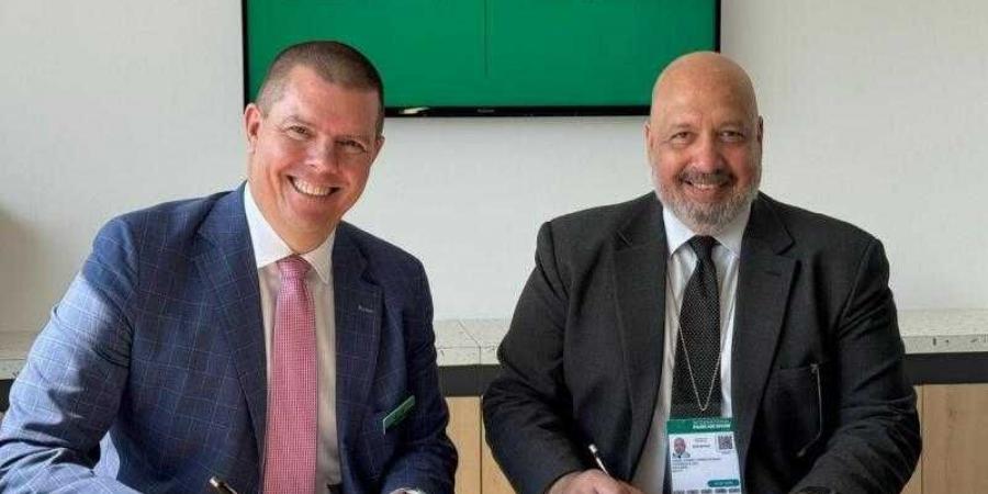 إير كايرو تطور برامج سلامة الطيران بشراكة استراتيجية مع Acron Aviation - هرم مصر