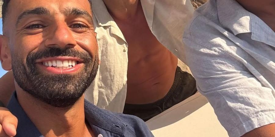 محمد صلاح يظهر مع عبدالله السعيد وحجازي من عطلتهما الصيفية..شاهد - هرم مصر