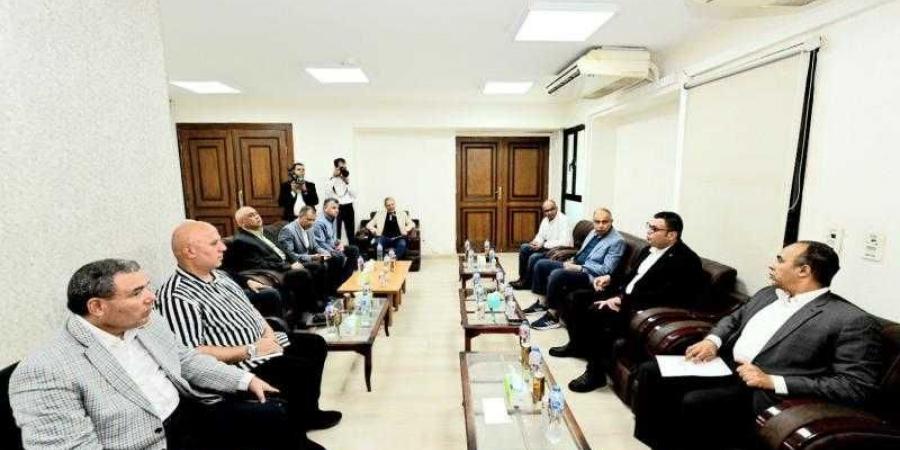 وزير الإسكان ومحافظ المنيا يعقدان اجتماعا مع نواب البرلمان عن المحافظة - هرم مصر