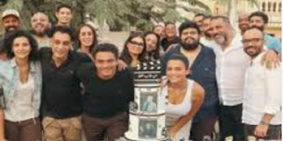 أبطال " إن غاب القط " لـ آسر ياسين يستأنفون تصوير مشاهدهم - هرم مصر