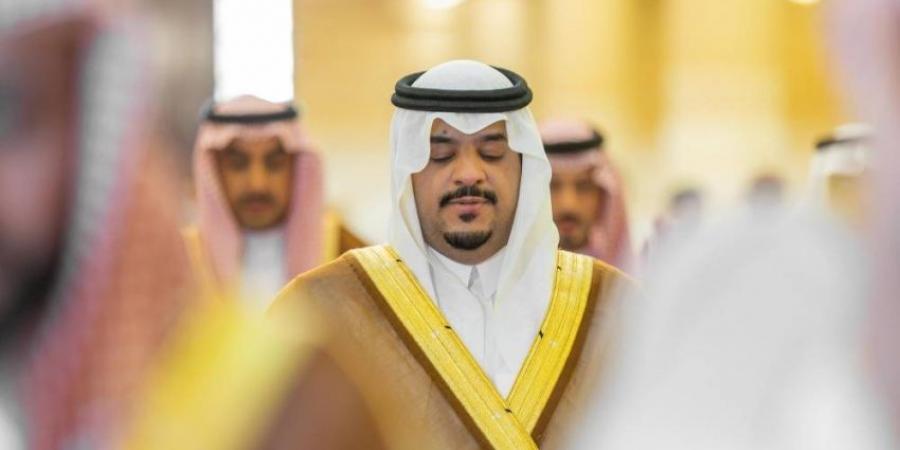 نائب أمير الرياض يؤدي صلاة الميت على الأمير مشعل بن عبدالله - هرم مصر