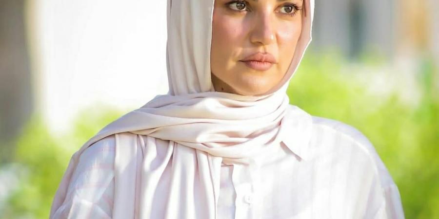 "بالحجاب".. درة تخطف الأنظار من كواليس تصوير فيلمها الجديد "الست لما" - هرم مصر