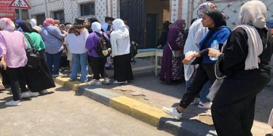 انتظام امتحانات الثانوية العامة بالإسكندرية وسط إجراءات مشددة - هرم مصر