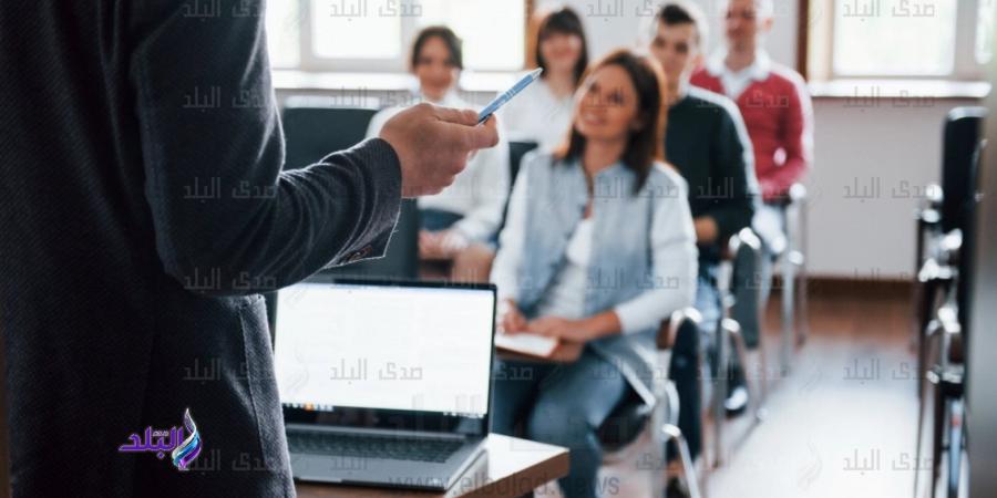 ترخيص لمزاولة مهنة التعليم..وربط المناهج بسوق العمل .. ماذا قال نواب الشيوخ عن هيكلة كليات التربية ؟ - هرم مصر