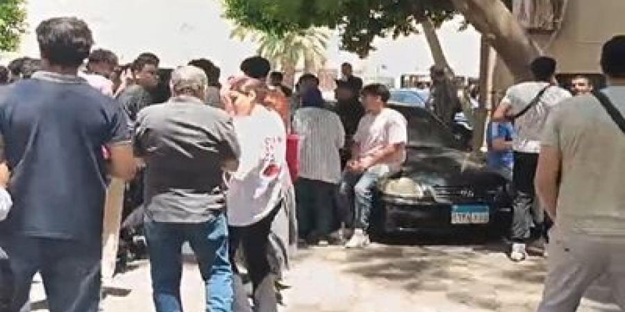 بين سهل وصعبتباين اَراء طلاب الثانويه بكفر الشيخ في امتحان العربي - هرم مصر