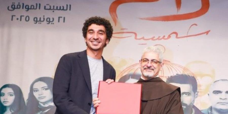 احتفاء خاص بـ كريم الشناوي وصُنّاع «لام شمسية» في ندوة المركز الكاثوليكي |فيديو - هرم مصر