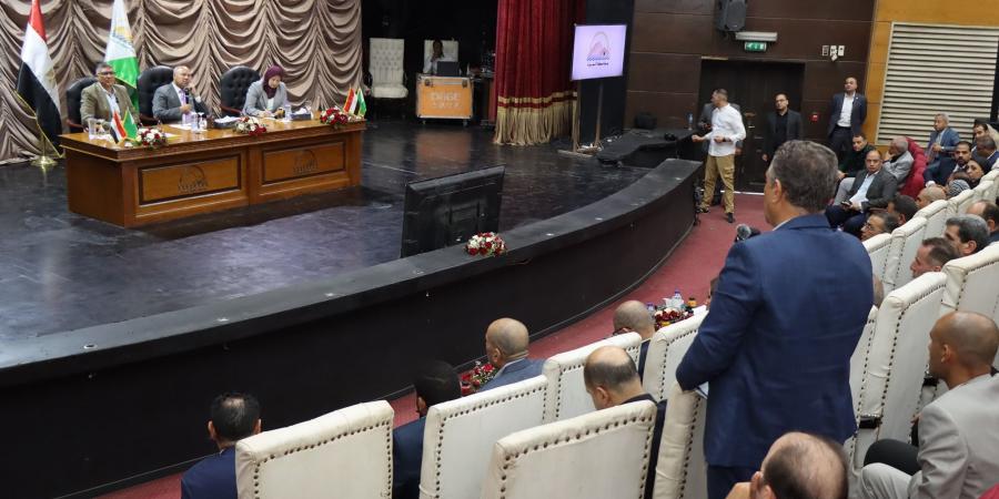 الوزير : توفير خطوط نقل منتظمة داخل المنطقة الصناعية بأبو رواش - هرم مصر