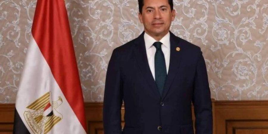 وزير الرياضة يهنئ رئيس اتحاد الجمباز بعد حصول مصر على فضيتي بطولة العالم للناشئات - هرم مصر