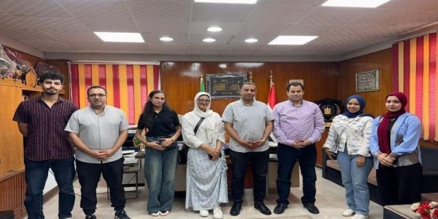 مدير الرياضة بالقليوبية يلتقي أعضاء فريق YLY لمناقشة خطة عمل الموسم السابع - هرم مصر