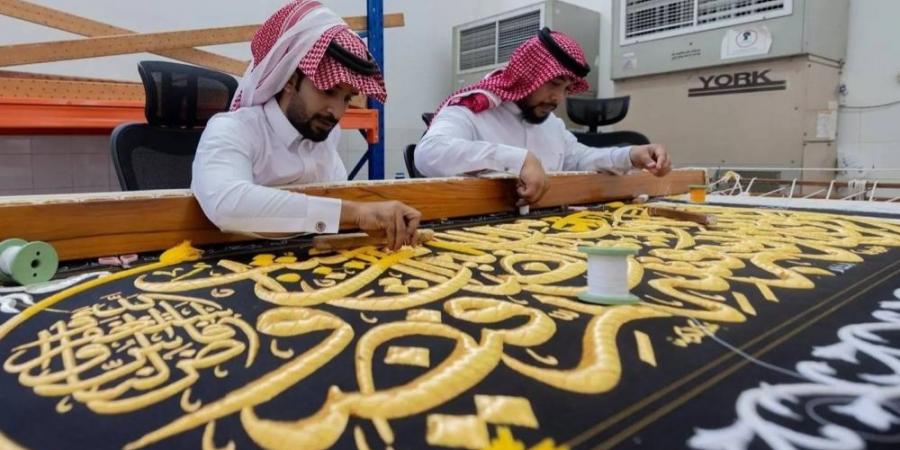 الكعبة المشرفة تتزين بكسوتها الجديدة لعام 1447 هـ - هرم مصر