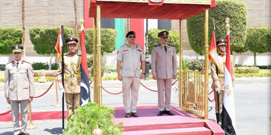 الفريق أحمد خليفة رئيس الأركان يلتقى رئيس أركان القوات البرية بالجيش الليبى - هرم مصر