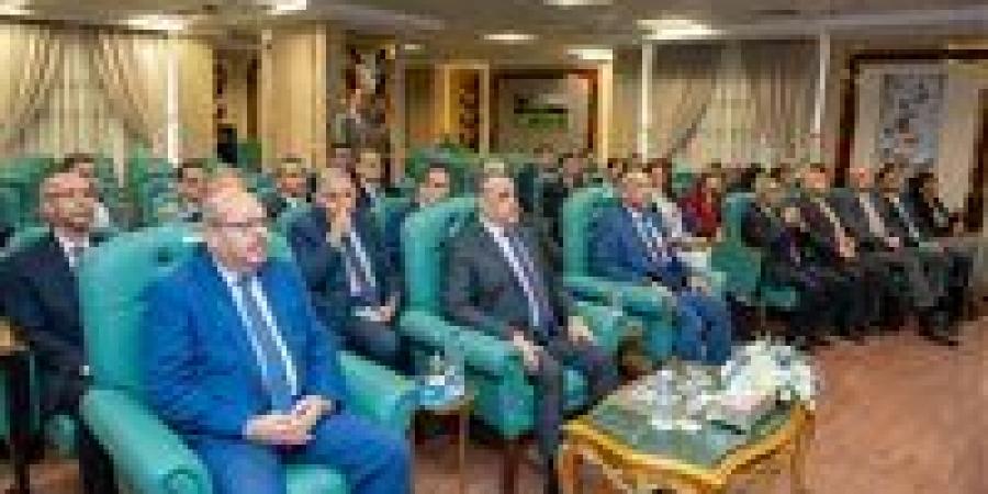 وزير الدولة للإنتاج الحربى يلتقى رؤساء البعثات الدبلوماسية والقنصلية المصرية بالخارج - هرم مصر