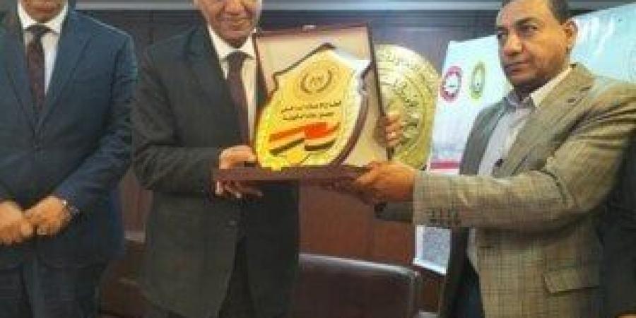 «عهد جديد لوطن يستحق».. إحياءً لذكرى ثورة 30 يونيو الغرفة التجارية بالدقهلية وإعلام المنصورة تستضيفان النائب والإعلامي مصطفى بكري - هرم مصر