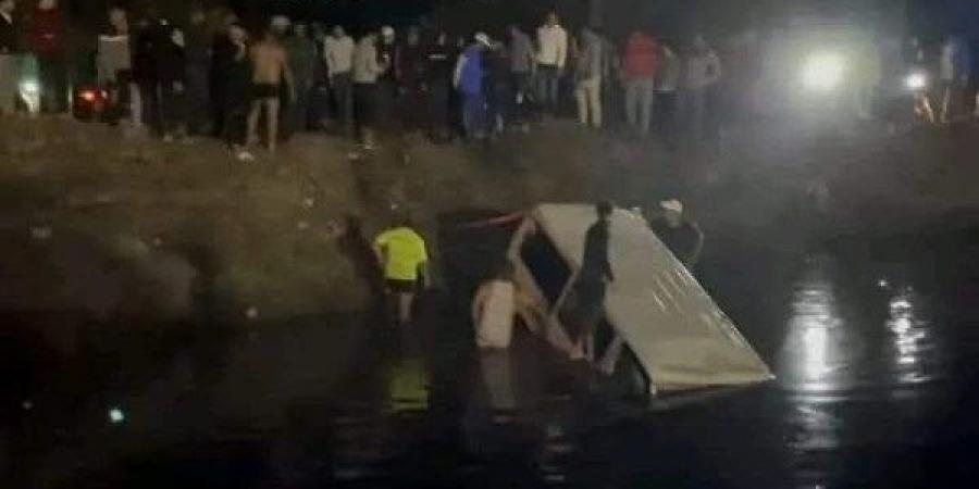 سقوط ميكروباص في ترعة بدمياط ومصرع السائق وسيدة - هرم مصر