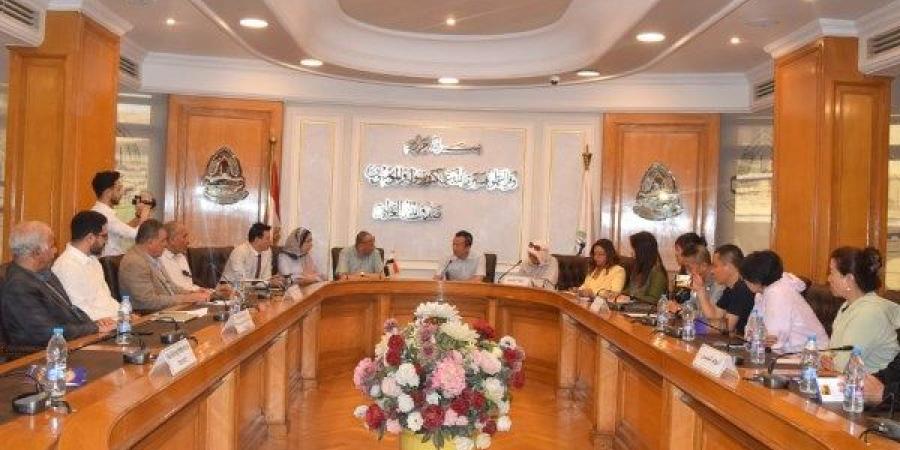 وفد صيني يبحث مع غرفة القاهرة التعاون في الأدوية ومواد البناء - هرم مصر