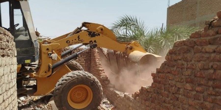 حملة مكبرة لإزالة التعديات على أراضي أملاك الدولة بمحيط منطقة قلعة قايتباي بالإسكندرية - هرم مصر