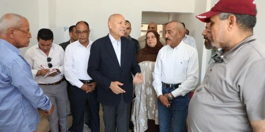 محافظ القاهرة يتفقد سكان عقار حدائق القبة الذين فقدوا منازلهم - هرم مصر