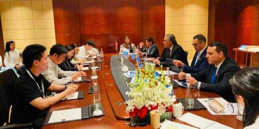 وزير الاستثمار والتجارة الخارجية يشارك بفعاليات المائدة المستديرة لقطاعي معالجة المياه والطاقة المستدامة - هرم مصر