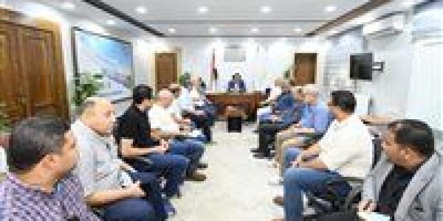 وزير الإسكان يعقد اجتماعا لمتابعة مشروعات مركز مارينا العلمين السياحي - هرم مصر