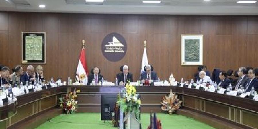 عاشور يؤكد جاهزية مكتب التنسيق الرئيسي بجامعة القاهرة لبدء أعماله - هرم مصر