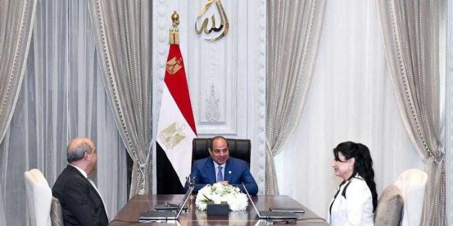 الرئيس السيسى يتابع الموقف التنفيذى لـ”بوابة الجمهورية الجديدة الجوية” بمطار القاهرة - هرم مصر