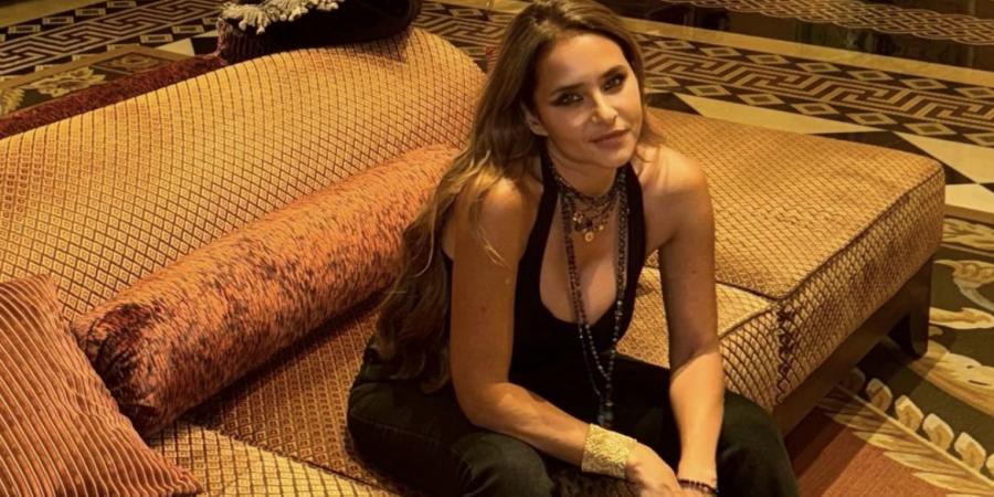 نيللي كريم تخطف الأنظار في إطلالة جذابة - هرم مصر